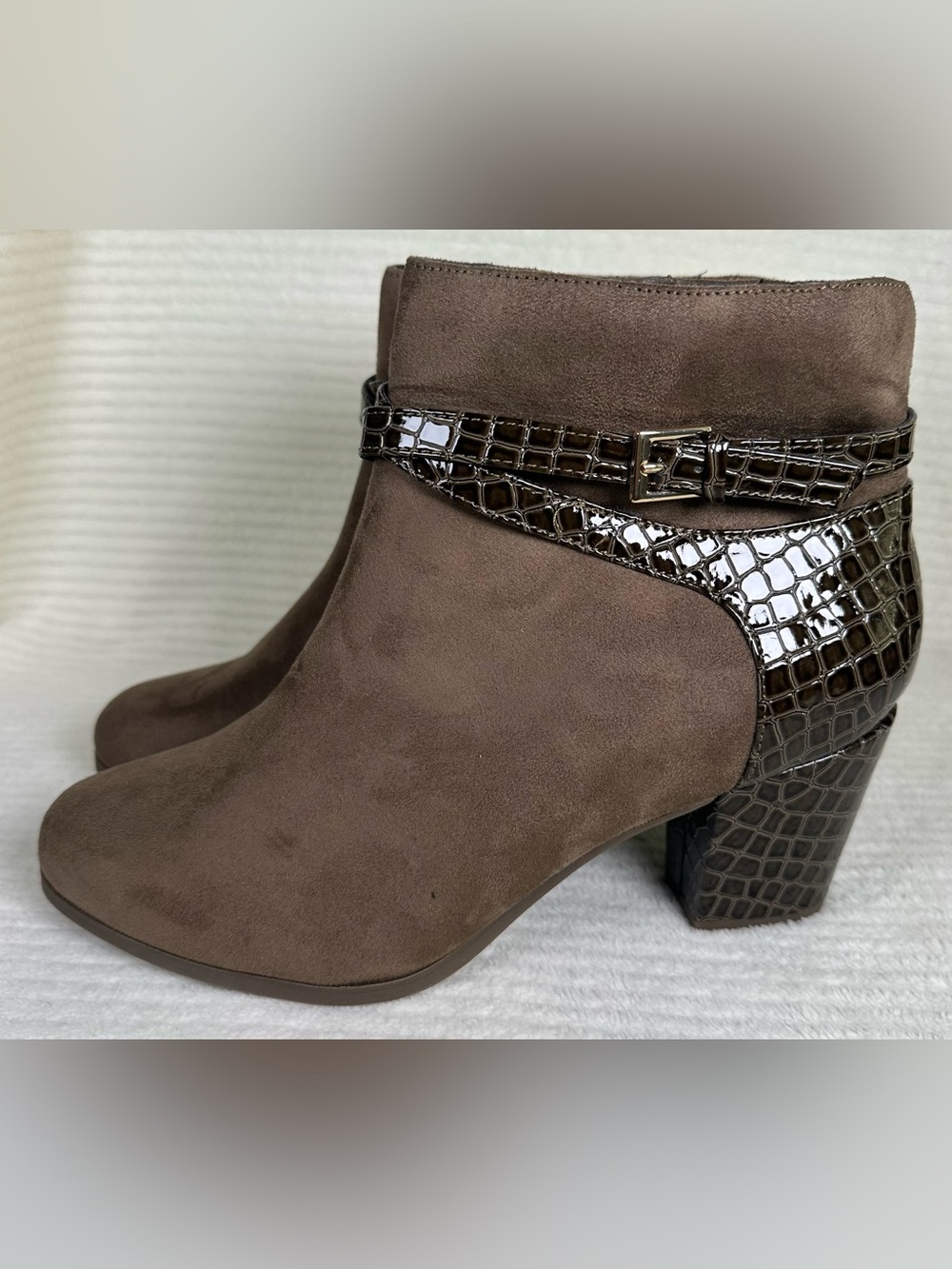 East 5th Women’s Taupe Ulan Block Heel Booties NWT Size 9.5 wide